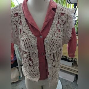 NWOT Crocheted Slvless Cropped Vest Sz Med